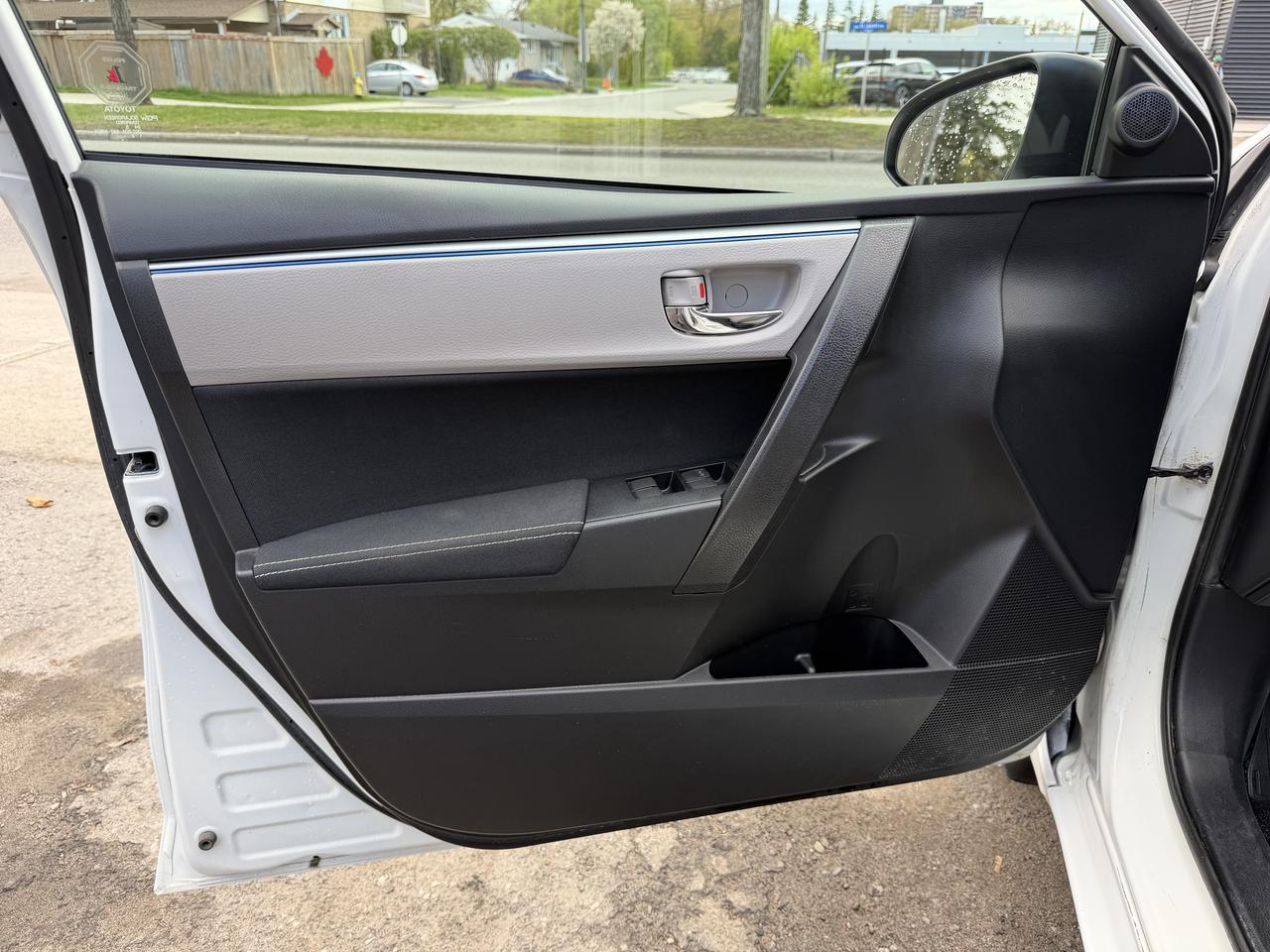 2015 Toyota Corolla LE Photo