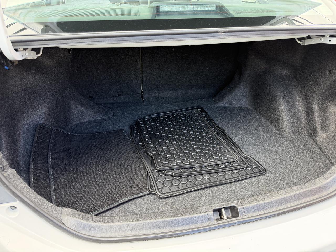 2015 Toyota Corolla LE Photo