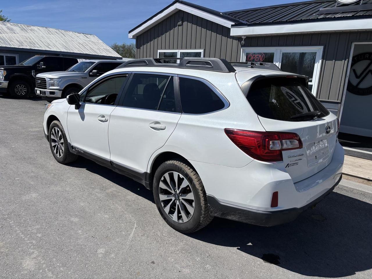 2016 Subaru Outback  Photo
