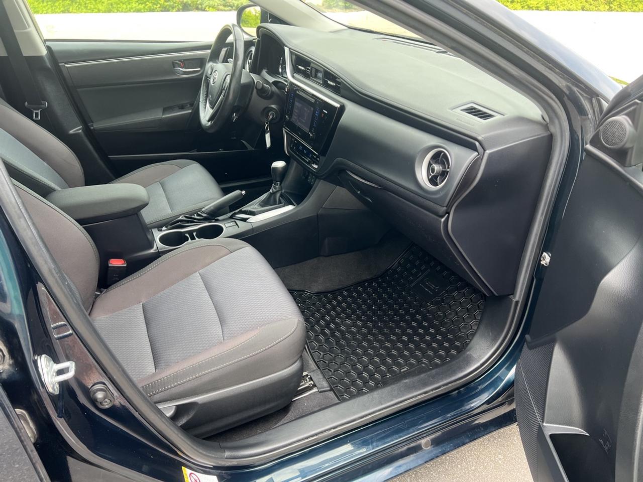 2017 Toyota Corolla LE Photo