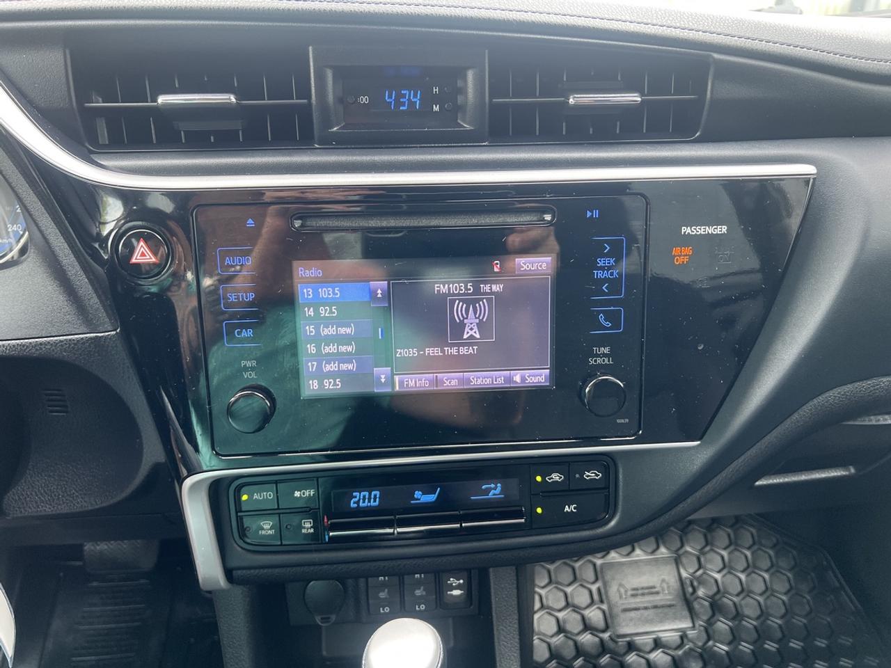 2017 Toyota Corolla LE Photo