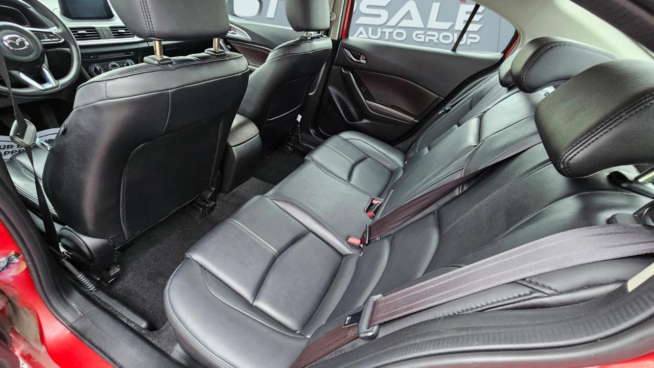 2017 Mazda MAZDA3 SE Photo