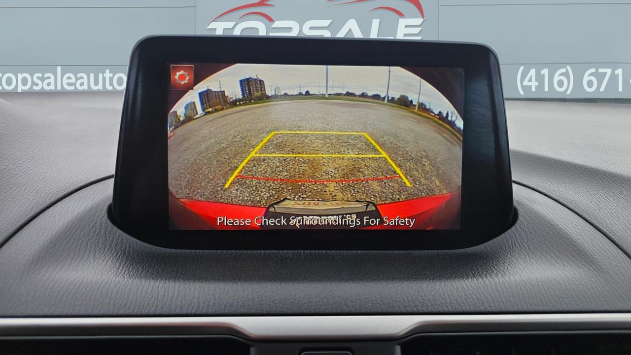 2017 Mazda MAZDA3 SE Photo