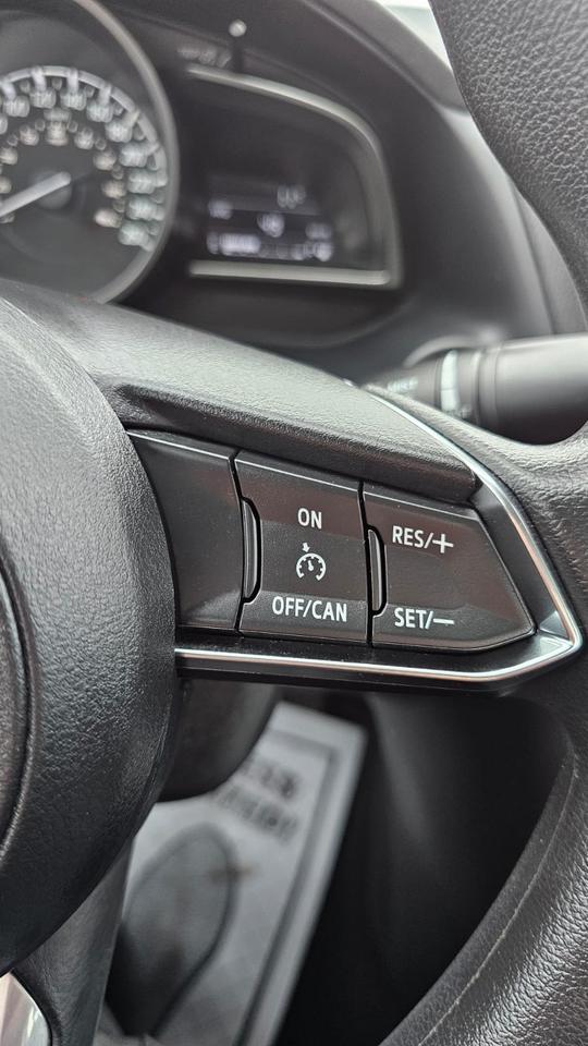 2017 Mazda MAZDA3 SE Photo