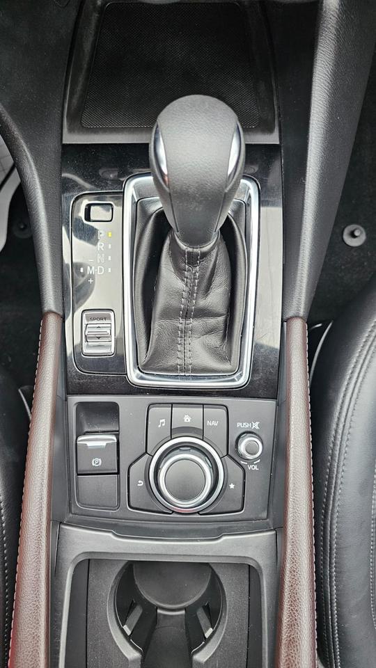 2017 Mazda MAZDA3 SE Photo