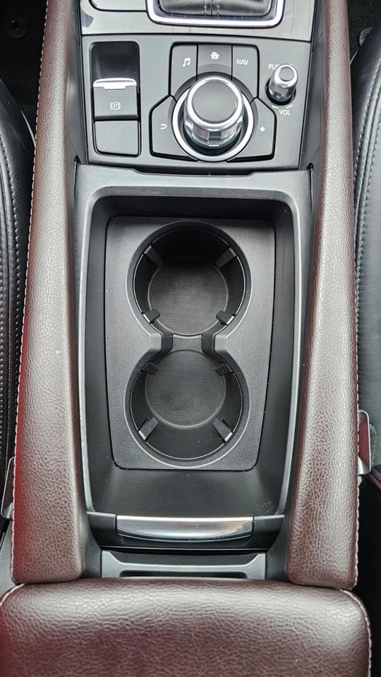 2017 Mazda MAZDA3 SE Photo