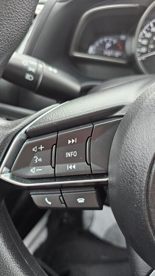 2017 Mazda MAZDA3 SE Photo