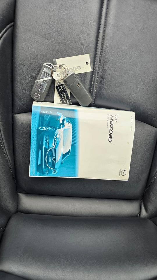 2017 Mazda MAZDA3 SE Photo