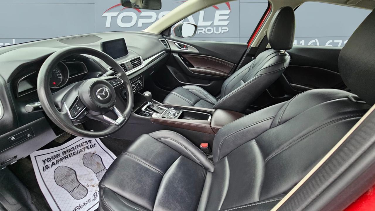 2017 Mazda MAZDA3 SE Photo