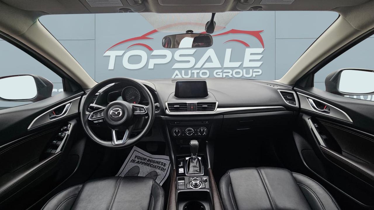 2017 Mazda MAZDA3 SE Photo