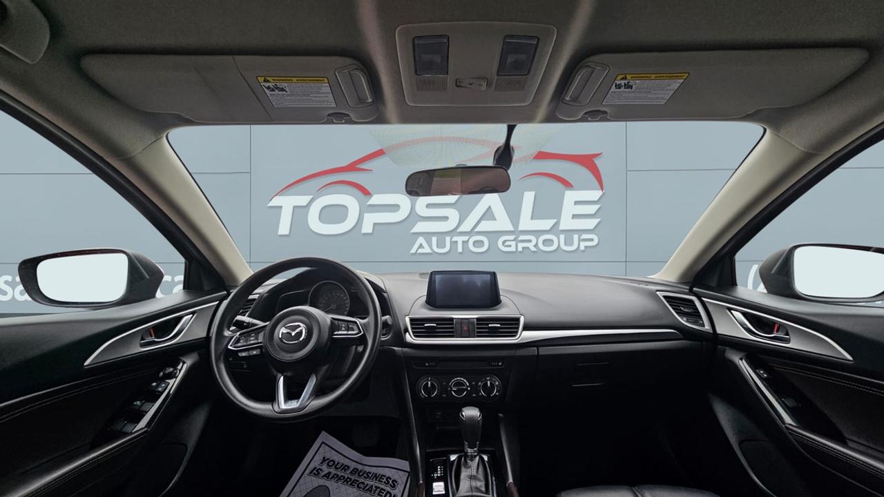 2017 Mazda MAZDA3 SE Photo
