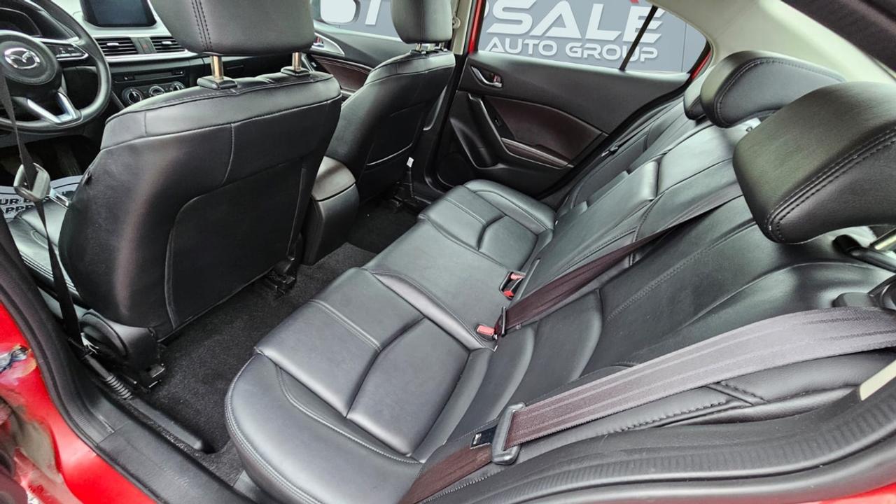 2017 Mazda MAZDA3 SE Photo