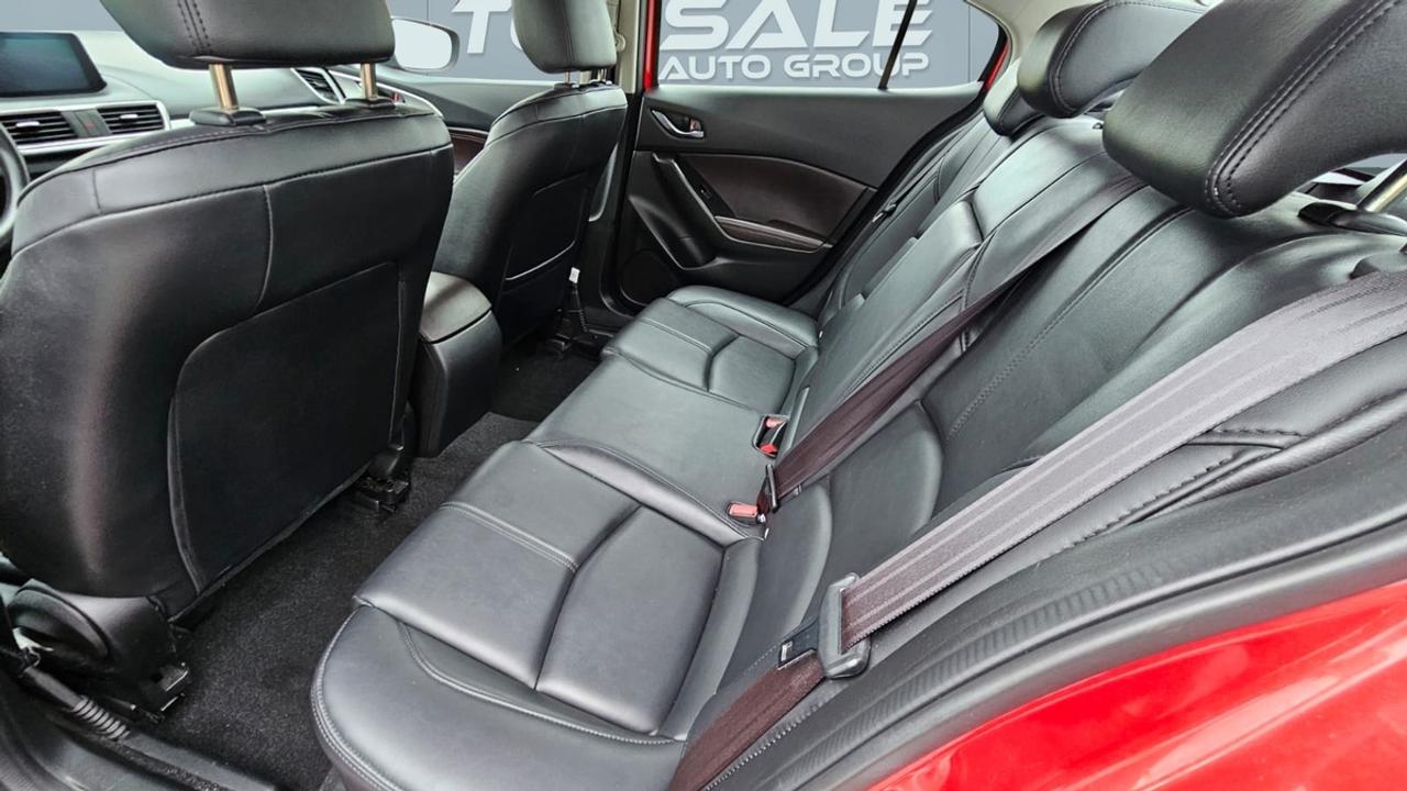 2017 Mazda MAZDA3 SE Photo