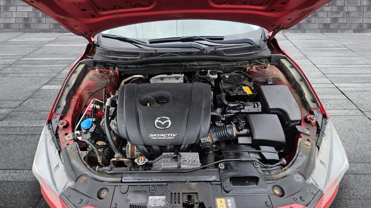 2017 Mazda MAZDA3 SE Photo
