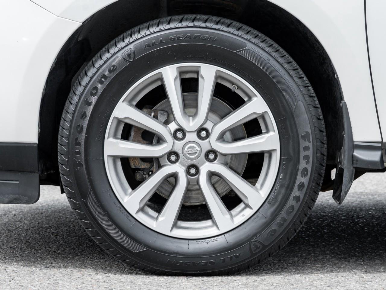 2014 Nissan Pathfinder S 4dr 4x4 Photo3