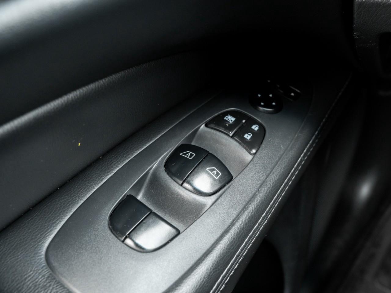 2014 Nissan Pathfinder S 4dr 4x4 Photo