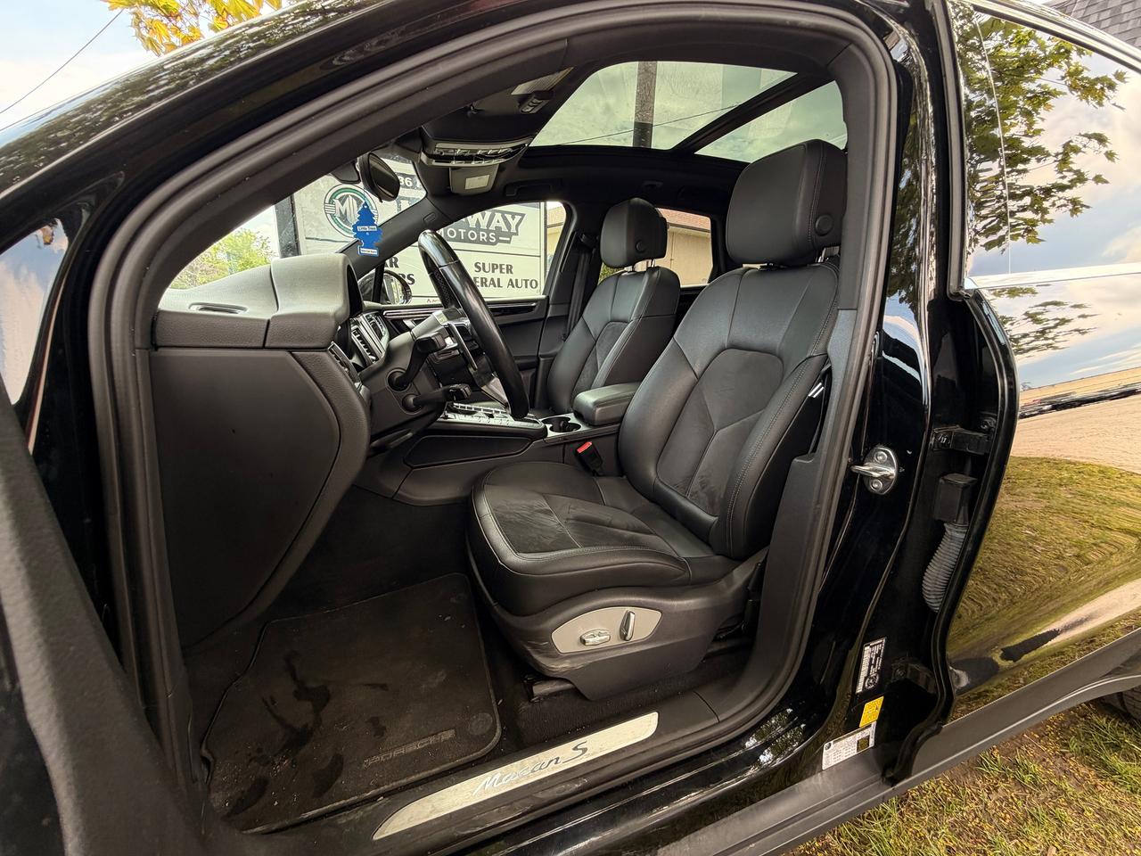 2015 Porsche Macan S AWD NO ACCIDENT LOW KM BLUETOOTH PANORAMIC ROOF Photo