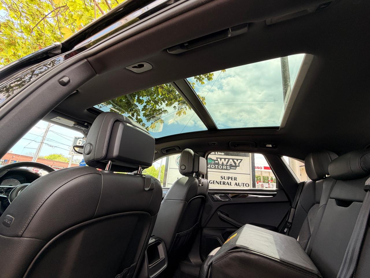 2015 Porsche Macan S AWD NO ACCIDENT LOW KM BLUETOOTH PANORAMIC ROOF Photo