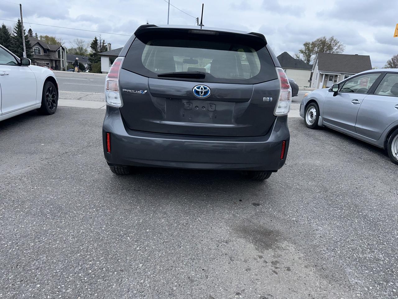 2016 Toyota Prius v V Photo