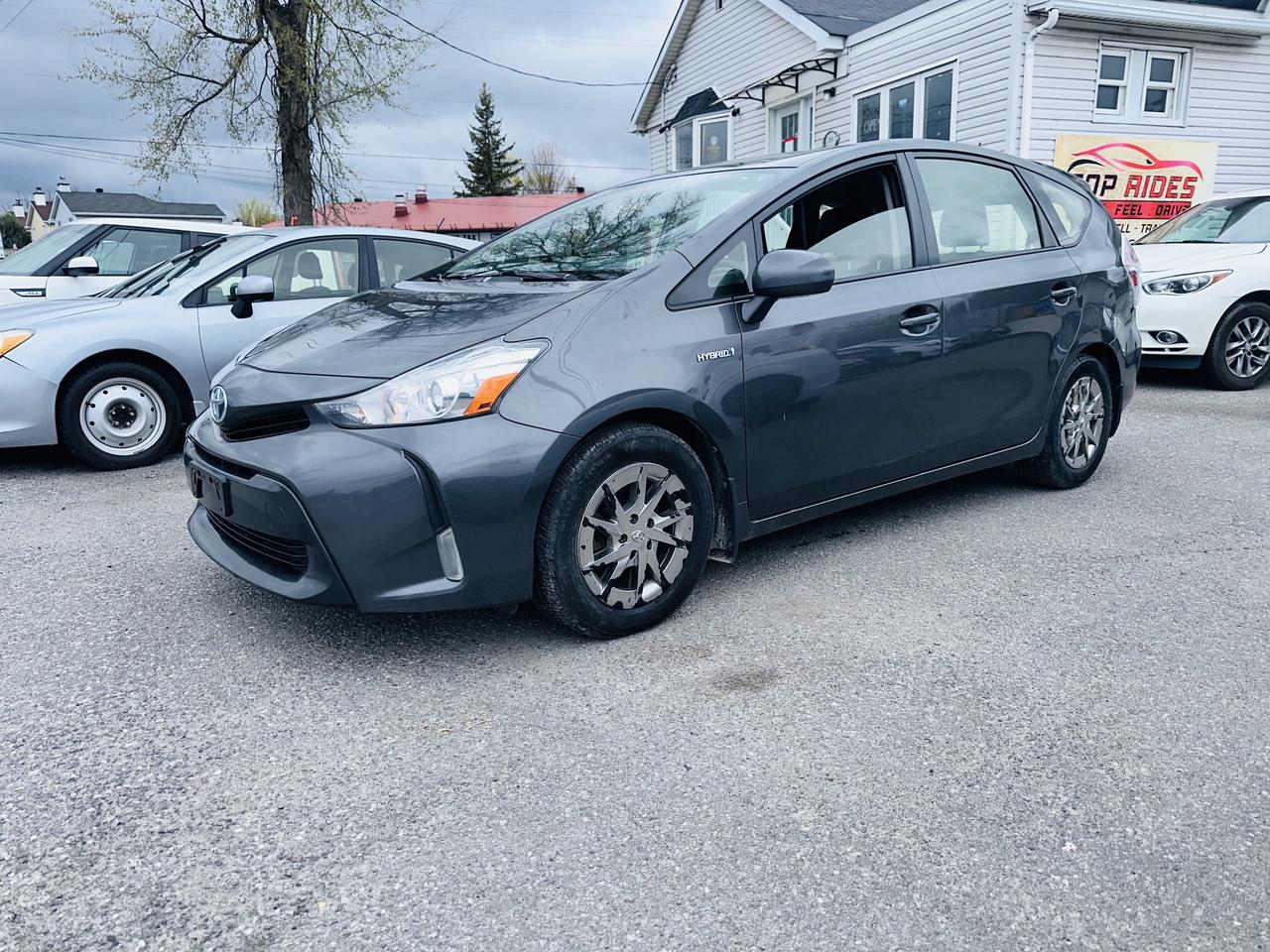 2016 Toyota Prius v V Photo