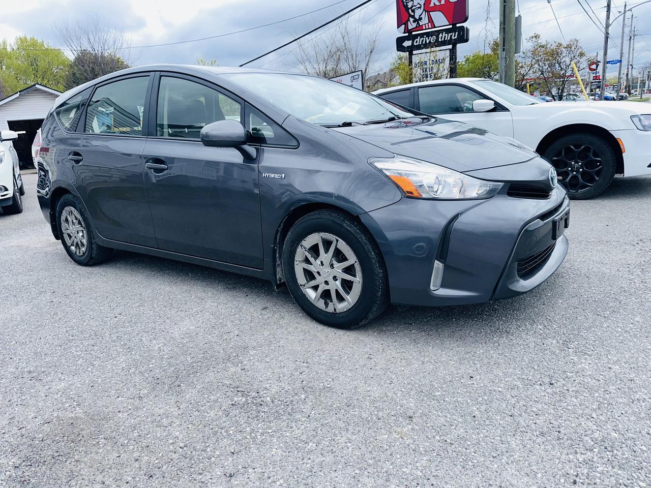 2016 Toyota Prius v V Photo