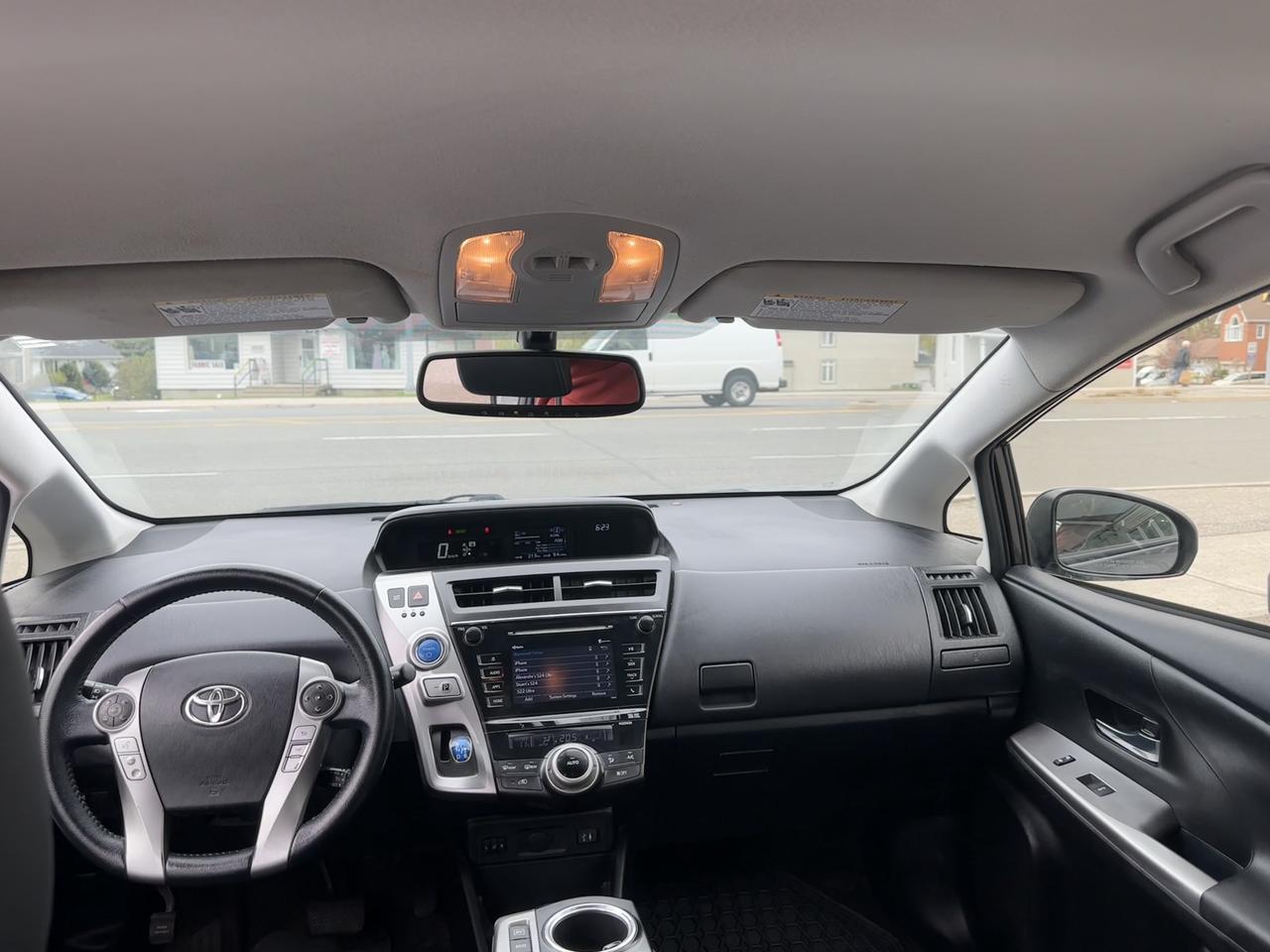 2016 Toyota Prius v V Photo