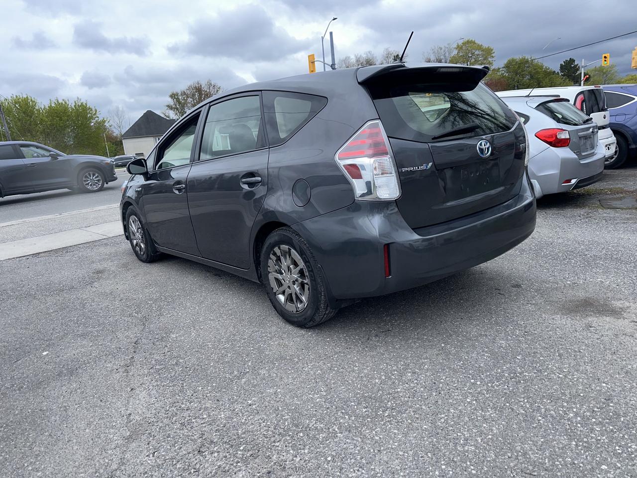 2016 Toyota Prius v V Photo