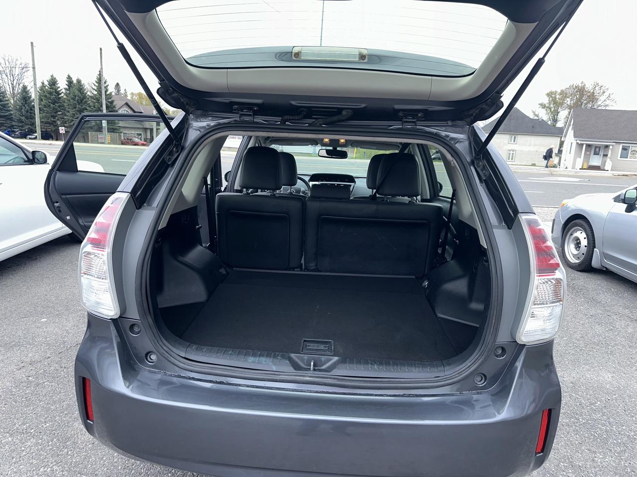 2016 Toyota Prius v V Photo