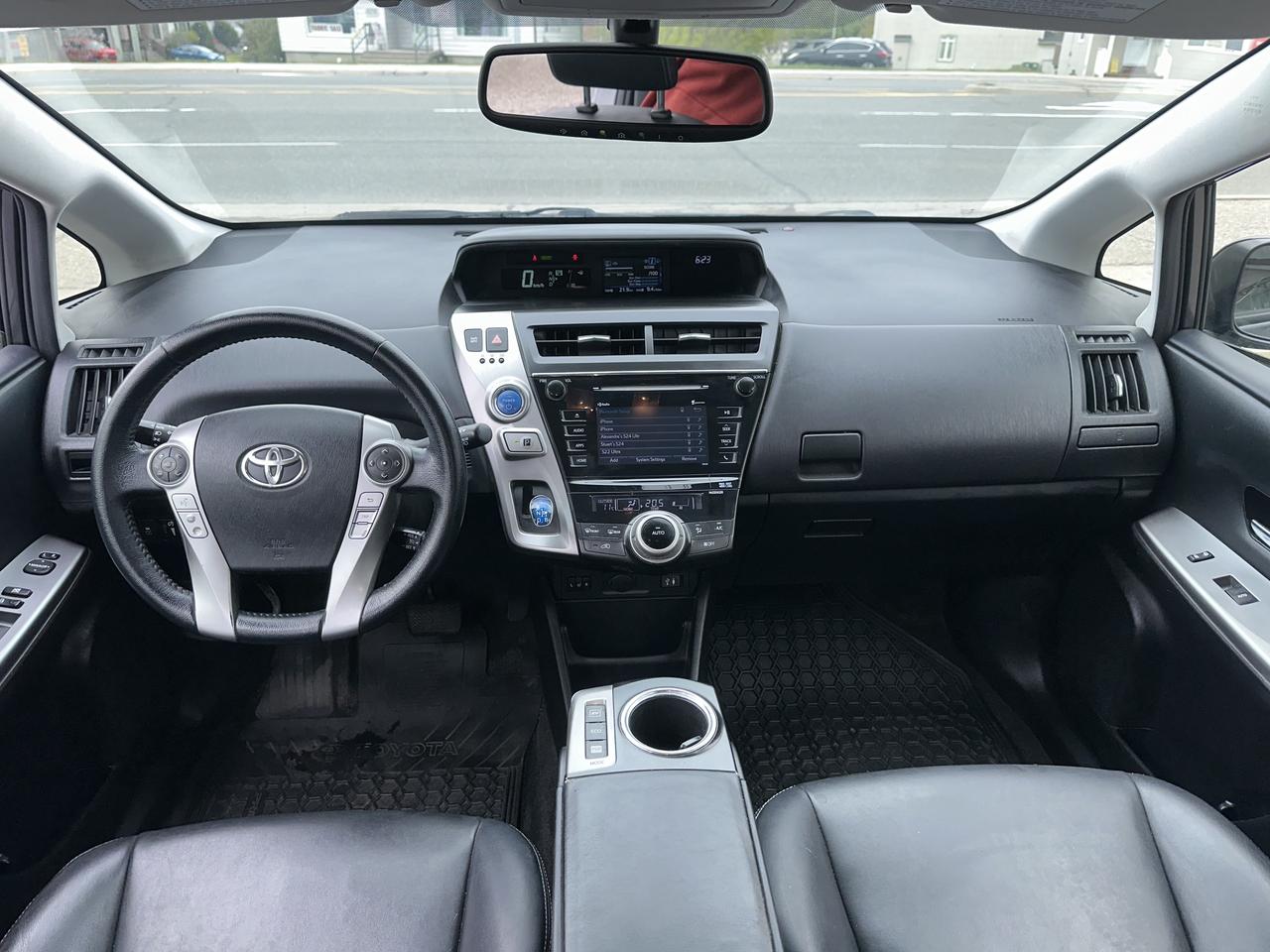 2016 Toyota Prius v V Photo