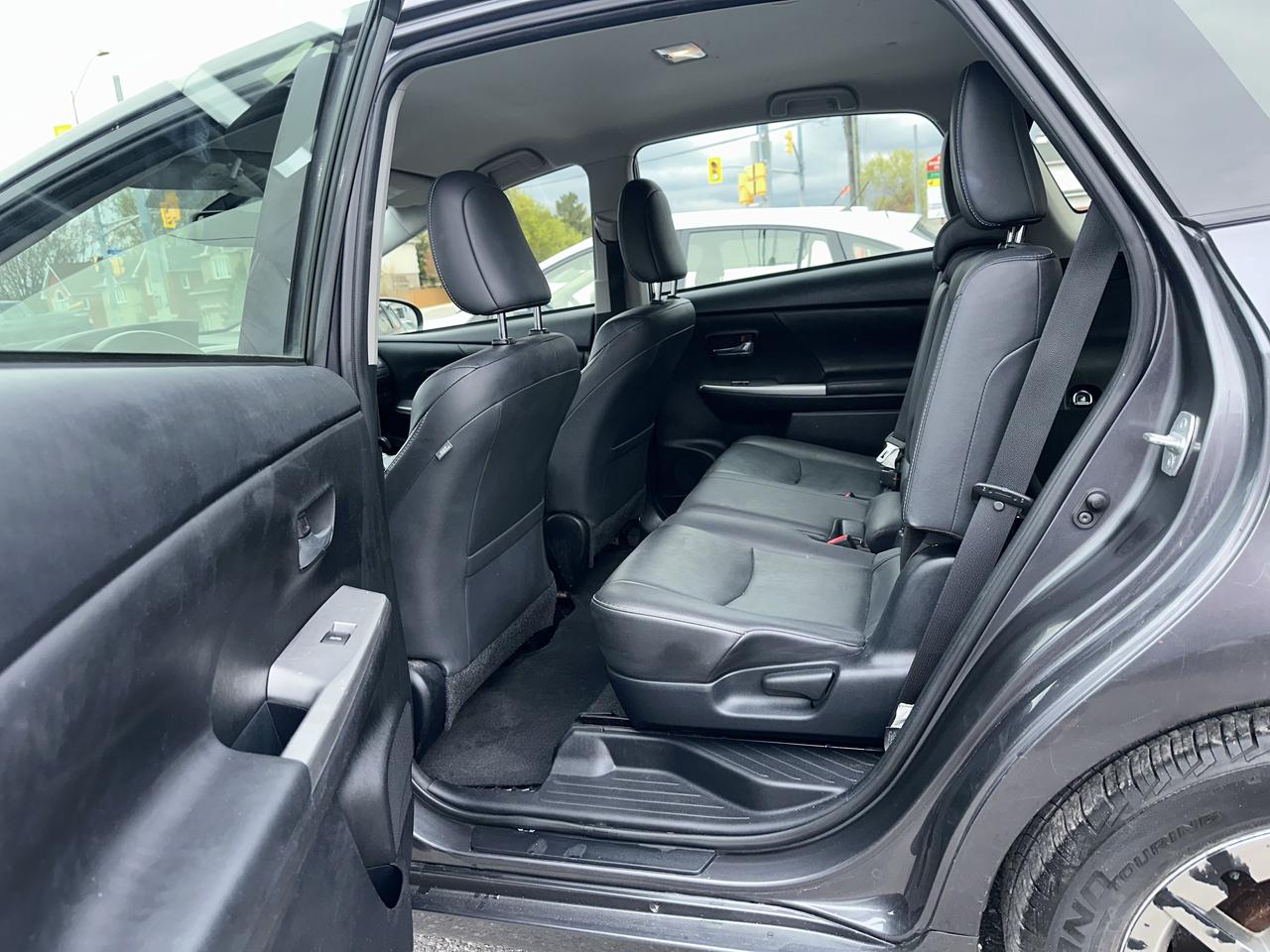 2016 Toyota Prius v V Photo