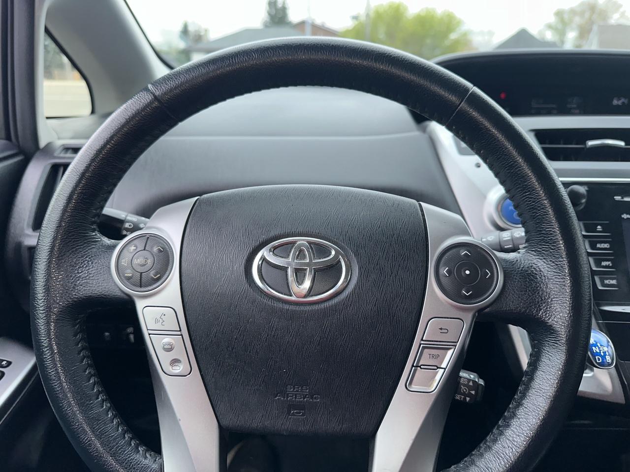 2016 Toyota Prius v V Photo
