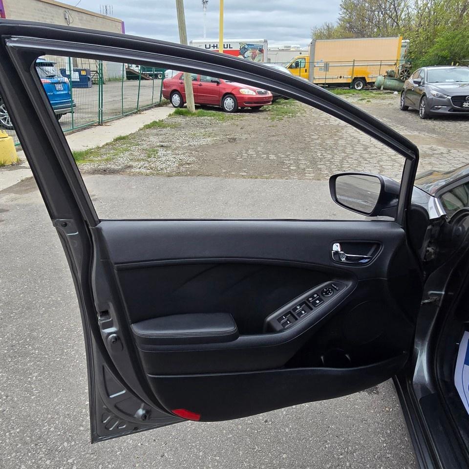 2015 Kia Forte 4dr Sdn Auto EX w/Sunroof Photo