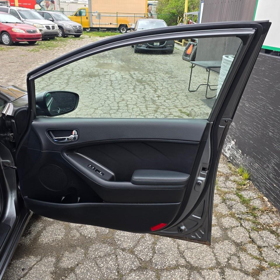 2015 Kia Forte 4dr Sdn Auto EX w/Sunroof Photo