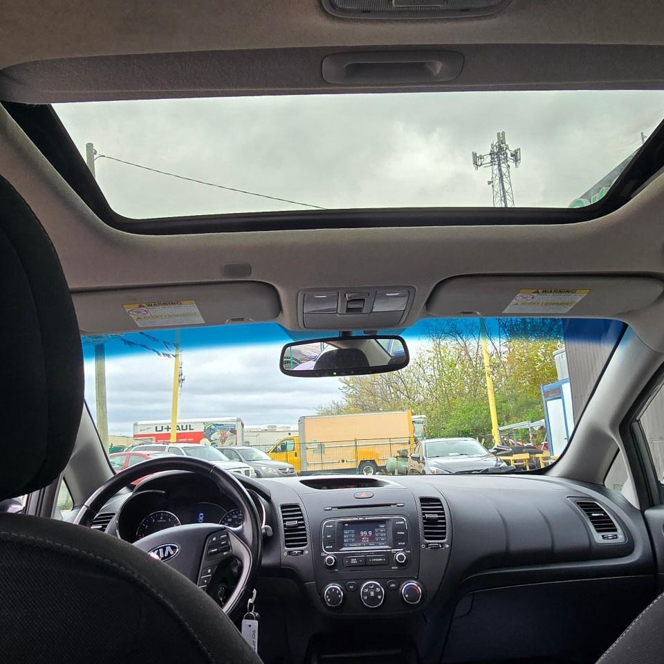 2015 Kia Forte 4dr Sdn Auto EX w/Sunroof Photo