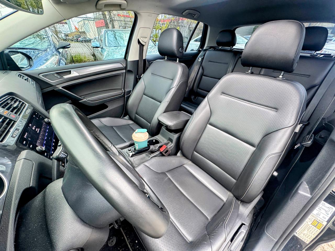 2020 Volkswagen Golf  Photo