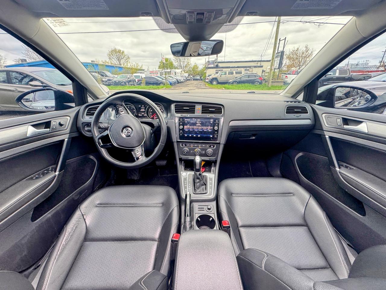 2020 Volkswagen Golf  Photo