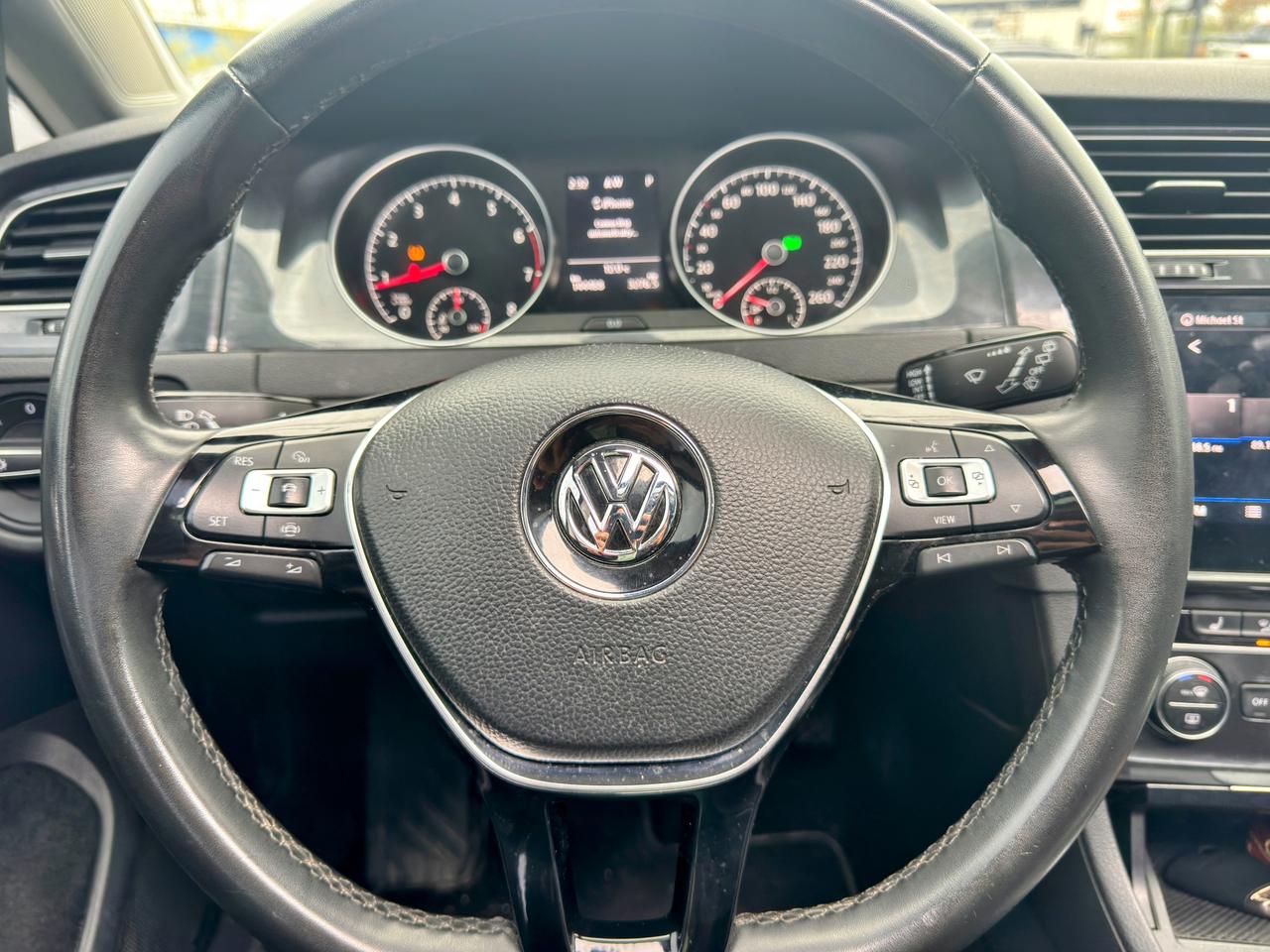 2020 Volkswagen Golf  Photo