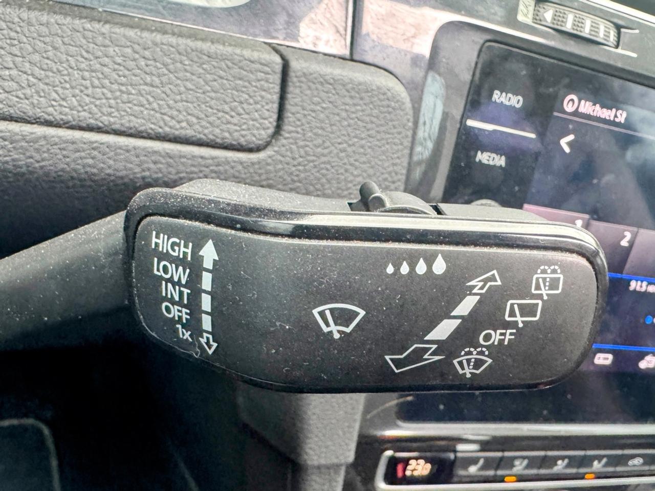 2020 Volkswagen Golf  Photo