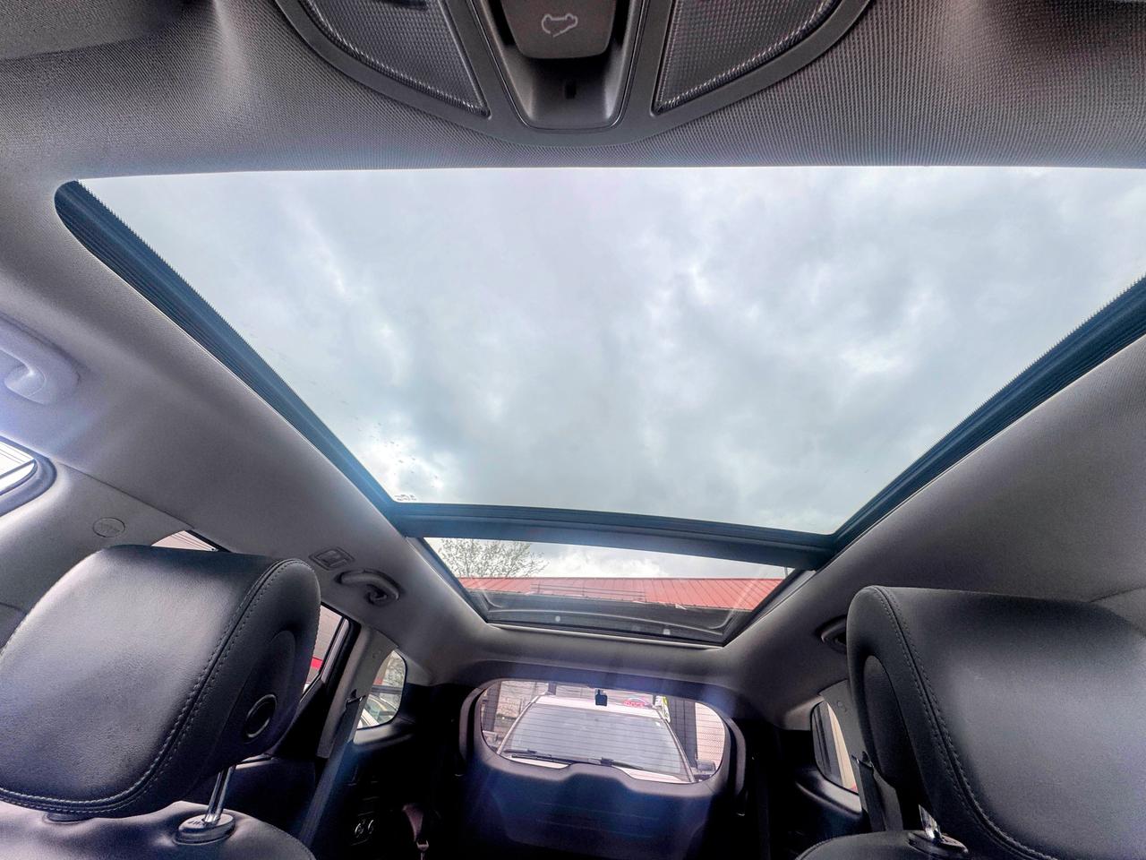 2017 Hyundai Santa Fe LIMITED Photo