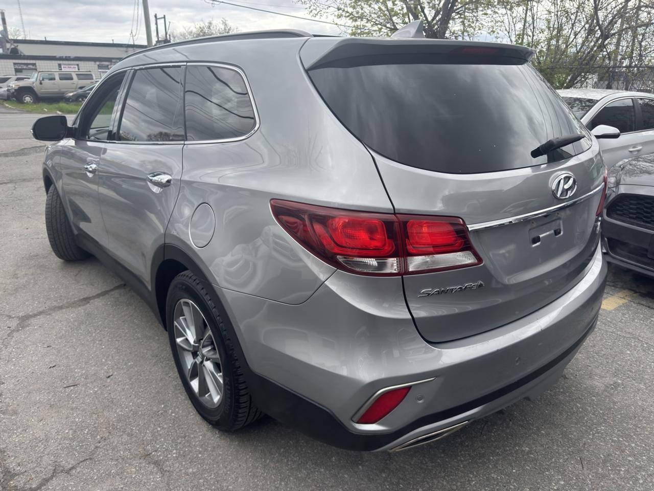2017 Hyundai Santa Fe LIMITED Photo