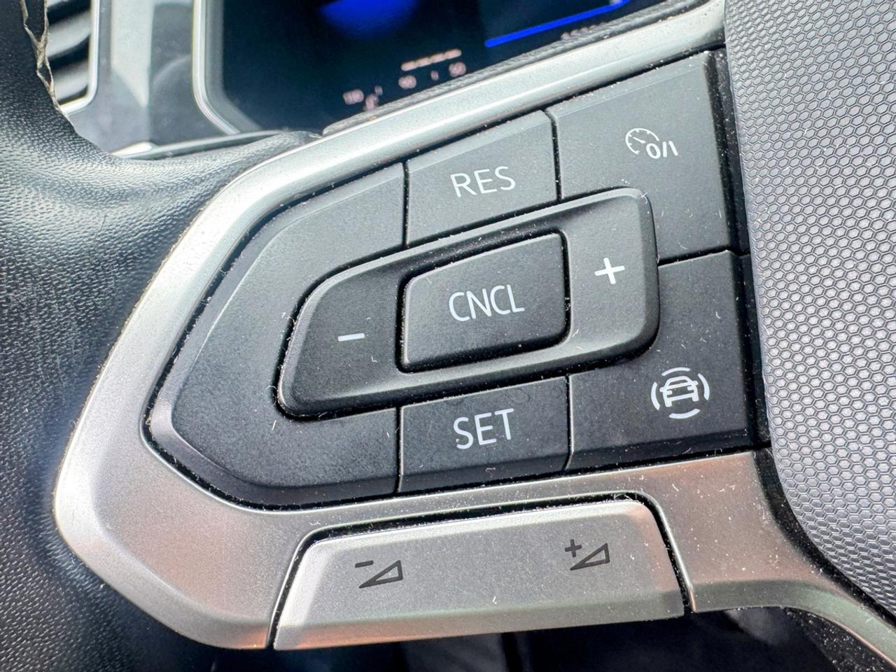 2022 Volkswagen Tiguan S Photo
