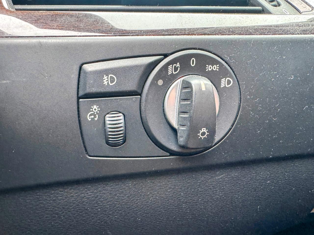 2010 BMW 5-Series 528i xDrive Photo