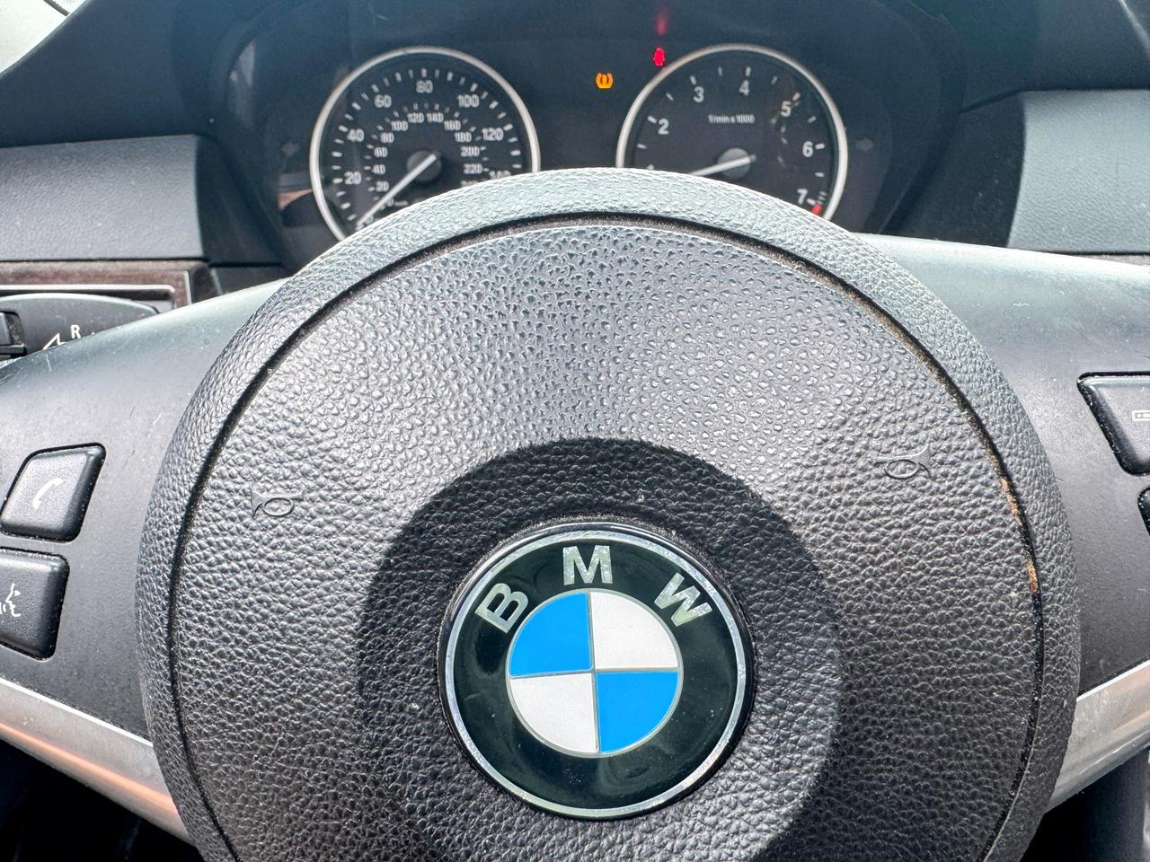 2010 BMW 5-Series 528i xDrive Photo