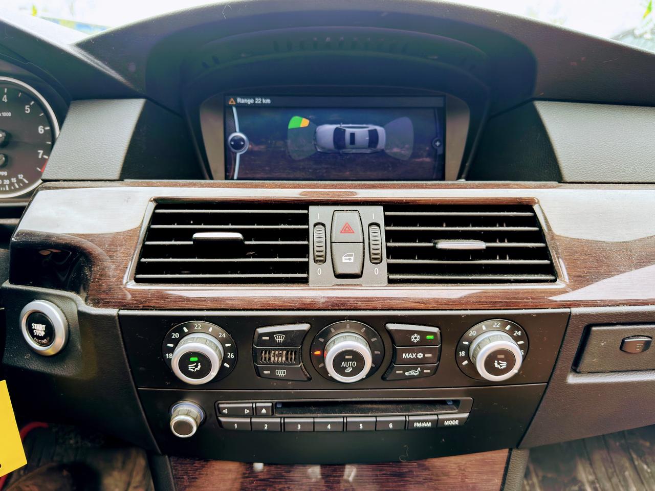 2010 BMW 5-Series 528i xDrive Photo