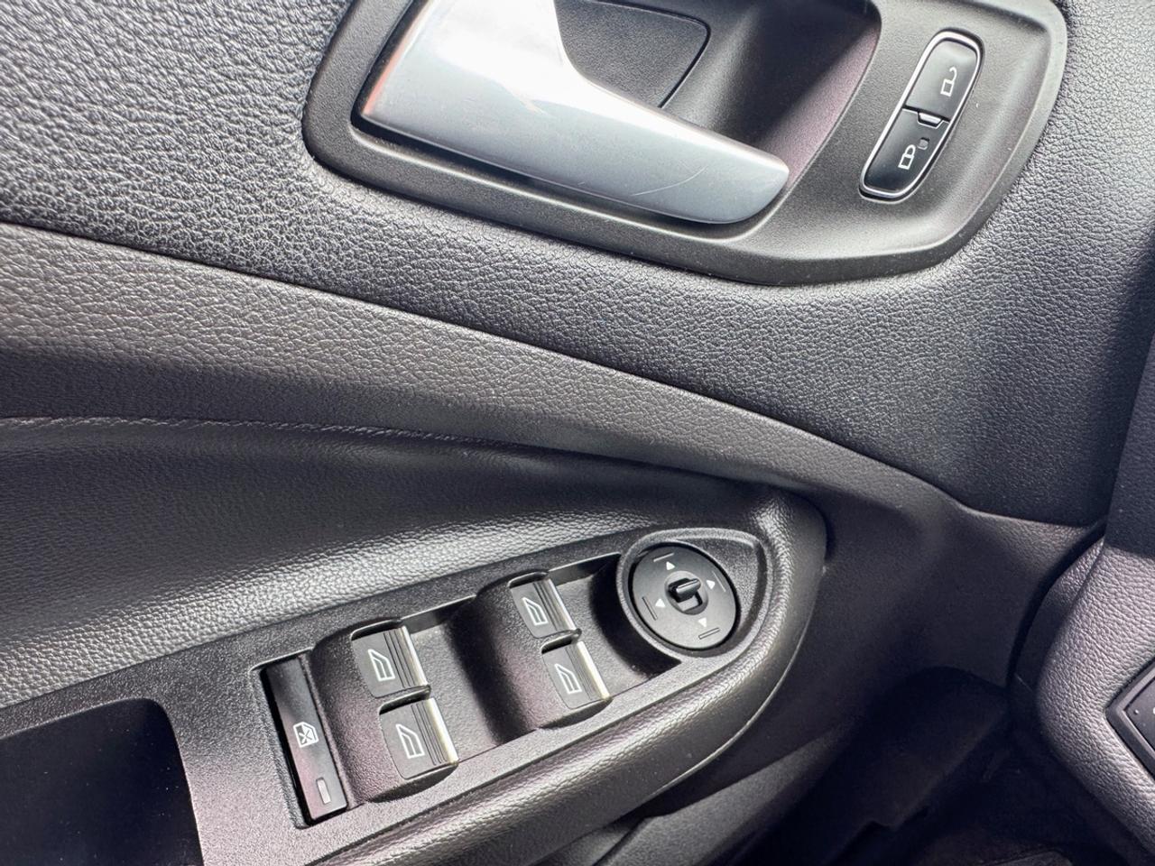 2017 Ford Escape SE Photo