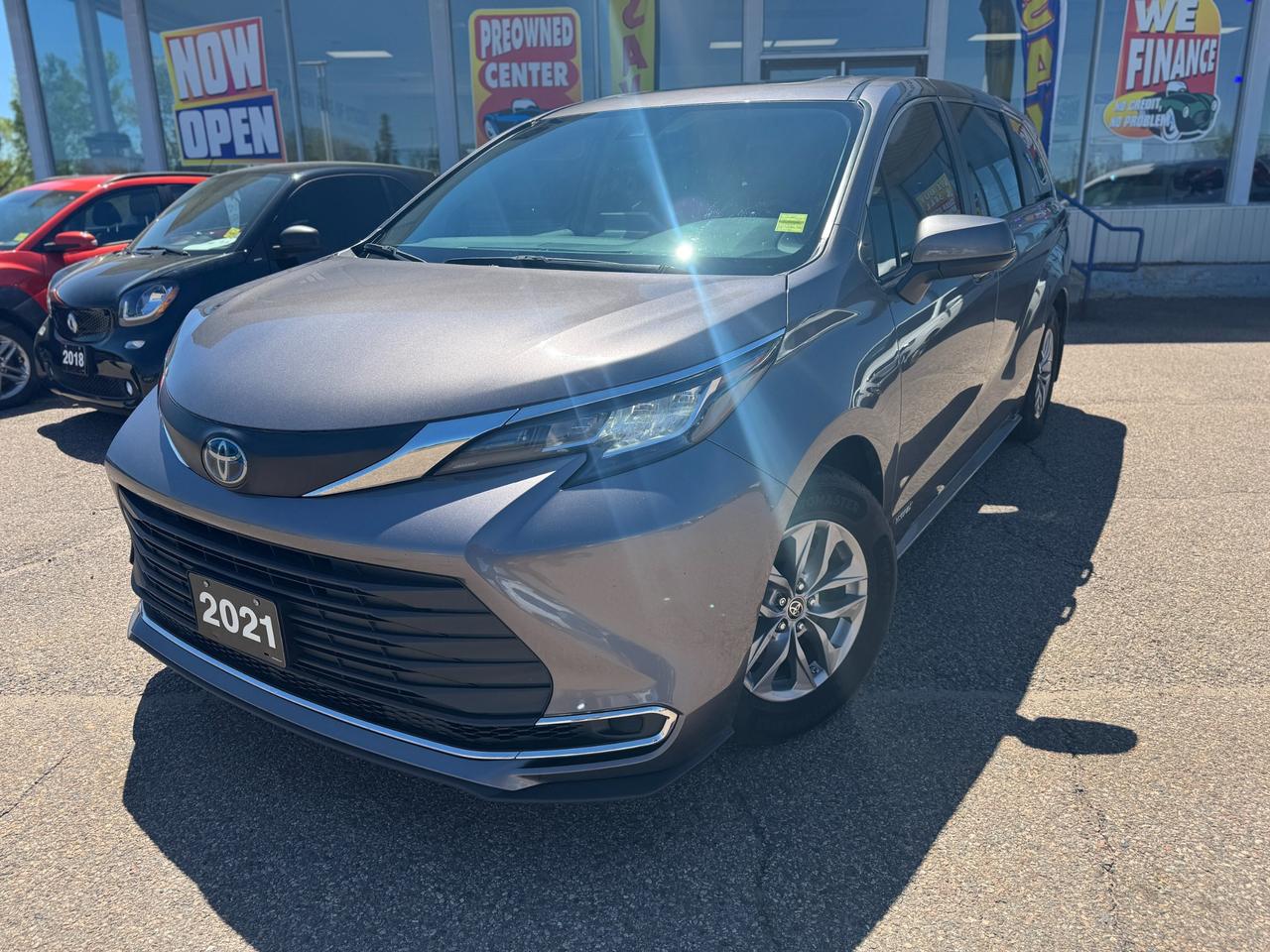 2021 Toyota Sienna XLE 8-Passenger 4dr Front-Wheel Drive Passenger Van Photo