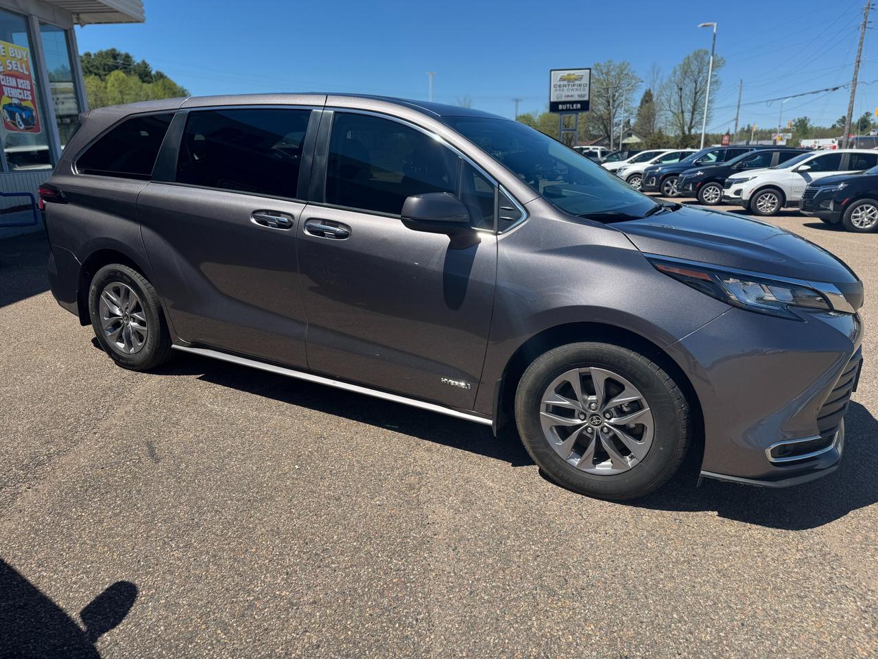 2021 Toyota Sienna XLE 8-Passenger 4dr Front-Wheel Drive Passenger Van Photo