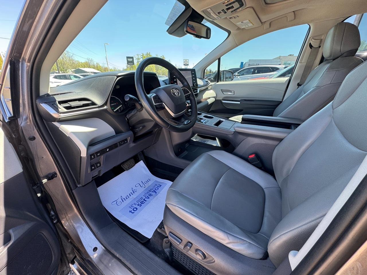 2021 Toyota Sienna XLE 8-Passenger 4dr Front-Wheel Drive Passenger Van Photo