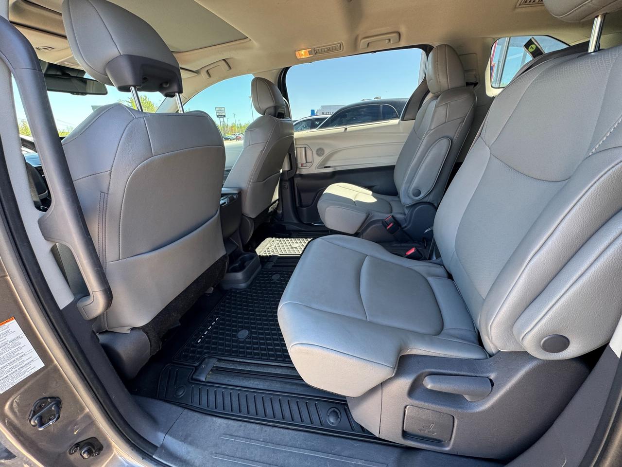 2021 Toyota Sienna XLE 8-Passenger 4dr Front-Wheel Drive Passenger Van Photo