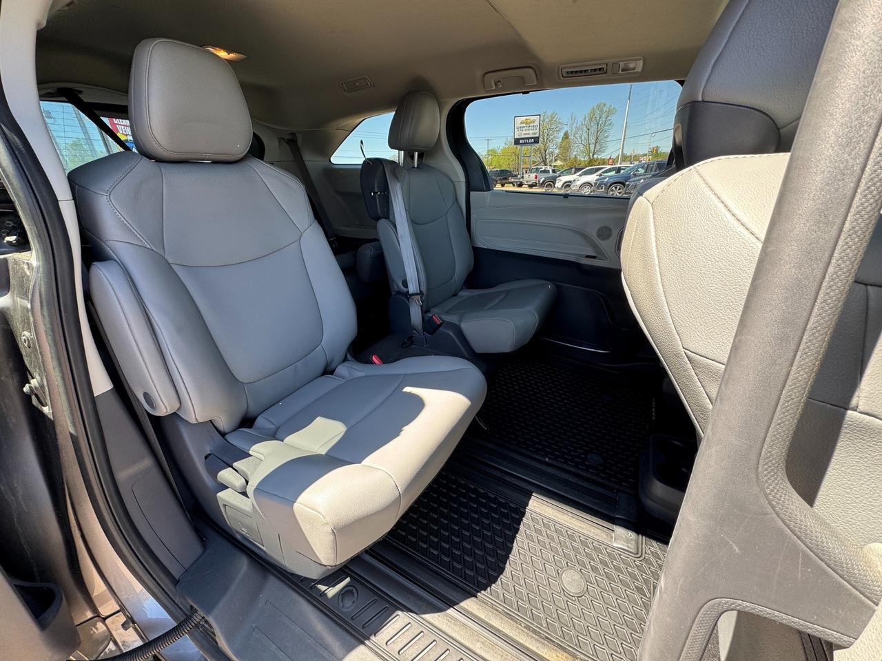 2021 Toyota Sienna XLE 8-Passenger 4dr Front-Wheel Drive Passenger Van Photo